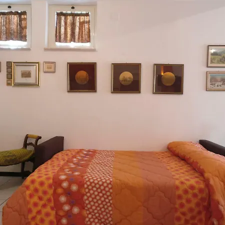 La Cicala In Taverna Apartment