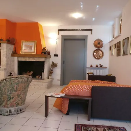 La Cicala In Taverna Apartment